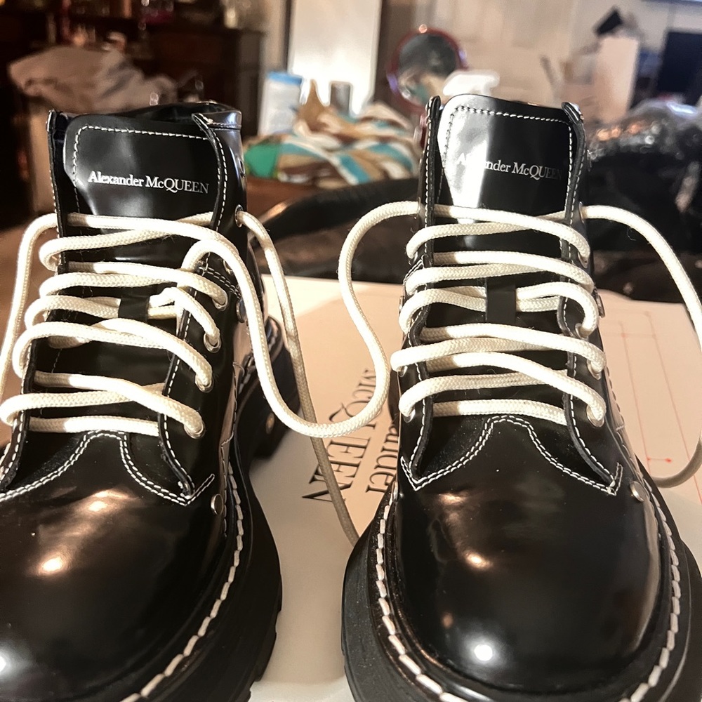 I’m selling these never been worn Alexander McQueen size37.5 black